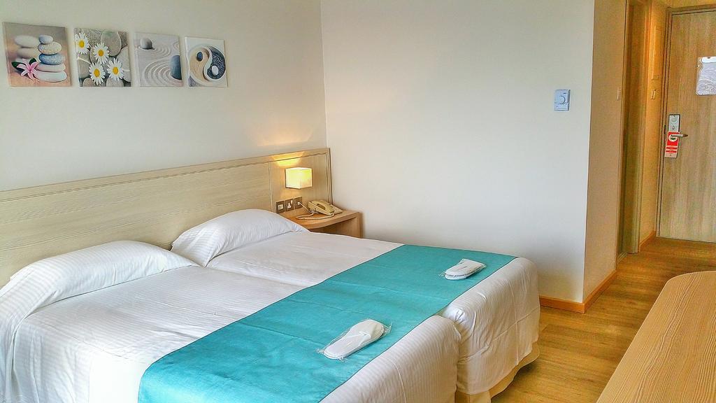 Cynthiana Beach Hotel Kissonerga Quarto foto